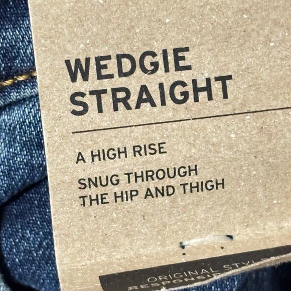NWT Levi’s Wedgie Straight Hi Rise Jeans 25x28 Snug Thru Hip Thigh - Picture 5 of 5